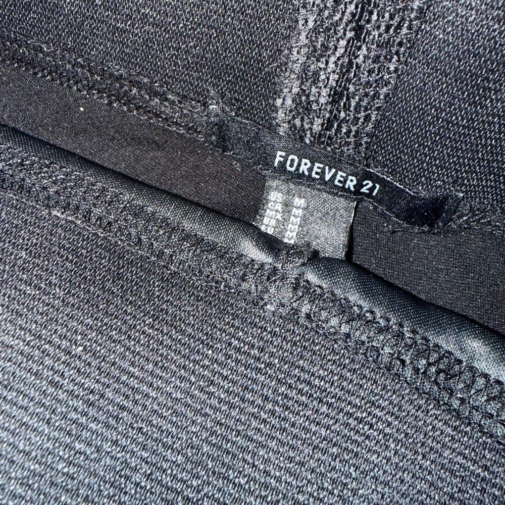 Forever 21 Women's Black Faux Leather Skinny Pants - Picture 2 of 3